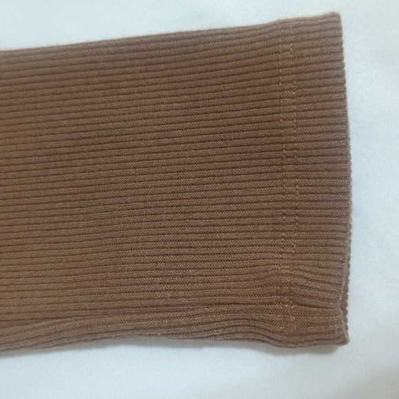 Princess Polly Ribbed V-Neck Long Sleeve Crop Top, Color Brown Size 6 - Picture 10 of 12